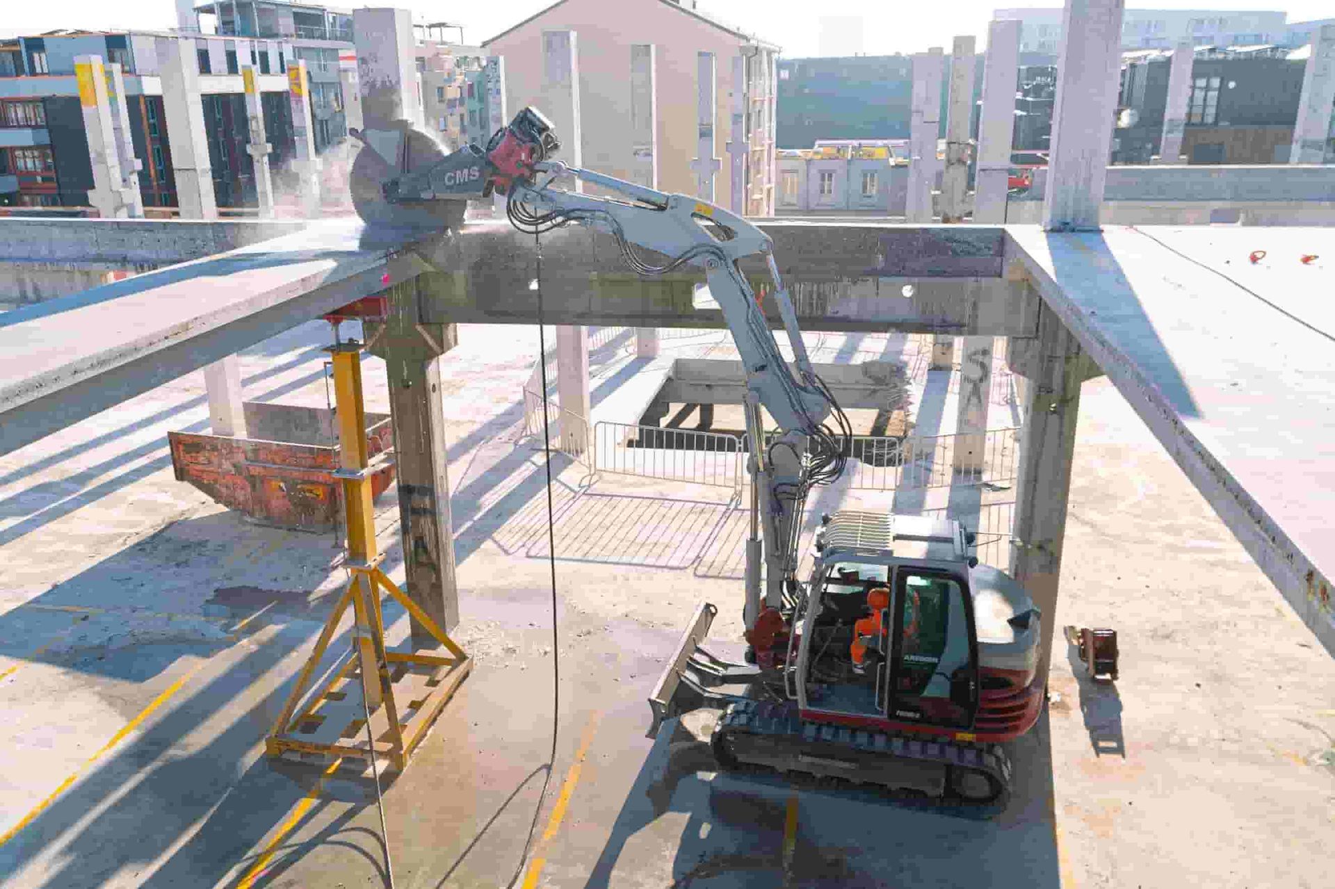 Egli excavator saw making an elevated cut during a demolition job, supplied by Harrybilt Engineering