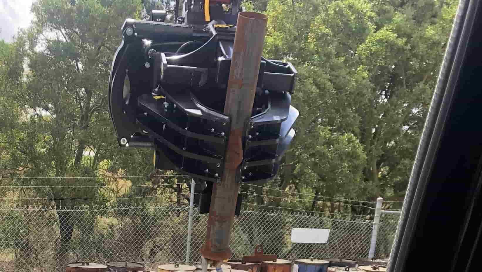 Harrybilt medium pole grab holding a pipe