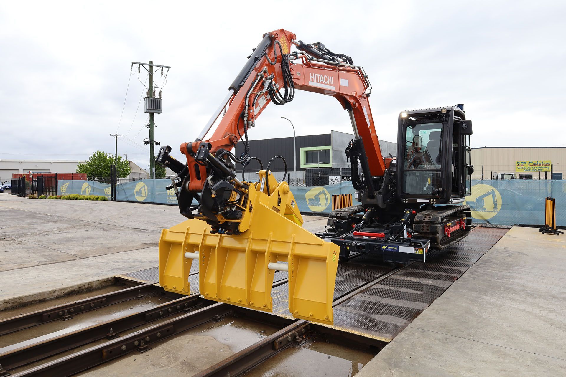 Harrybilt Engineering Narrow Gauge Platypus Concrete Sleeper Handler