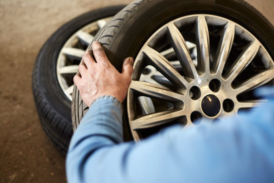 Sostituzione degli pneumatici auto