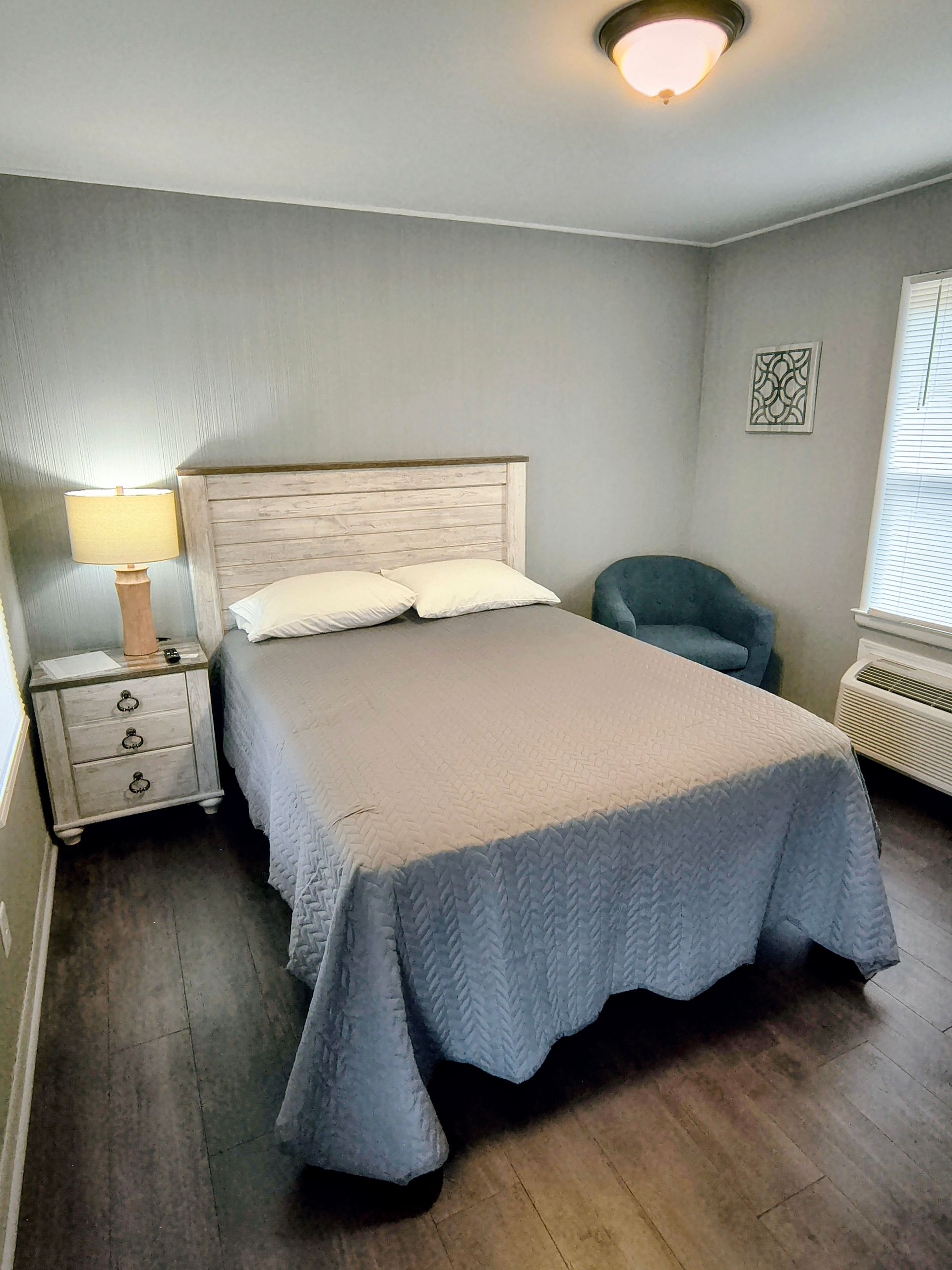 Laptop on a bed with pillows and a blue rectangle that says 