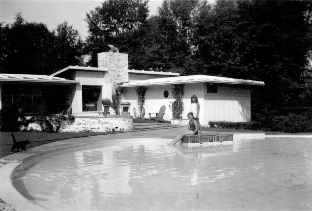 Sheila Johnson and Jane Henderson by the pool, 1941. Morven Archive, Sheila Johnson Brutsch Collection.