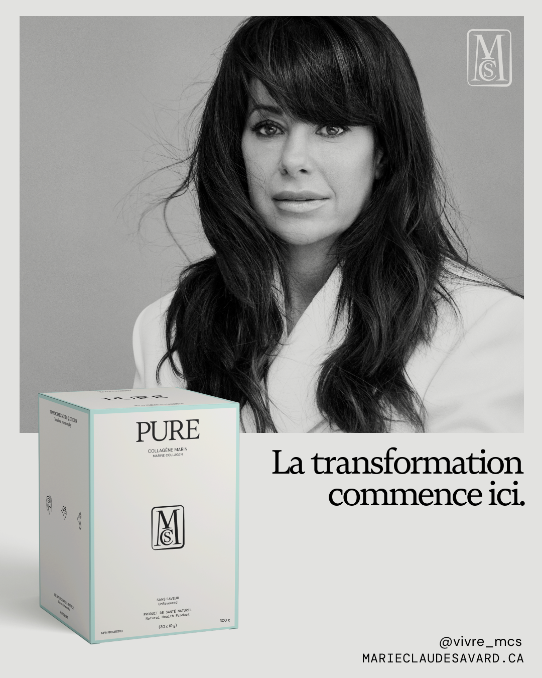 Publicité en noir et blanc montrant une femme à côté d'une boîte de produit capillaire PURE et le texte français « La transformation commence ici. »