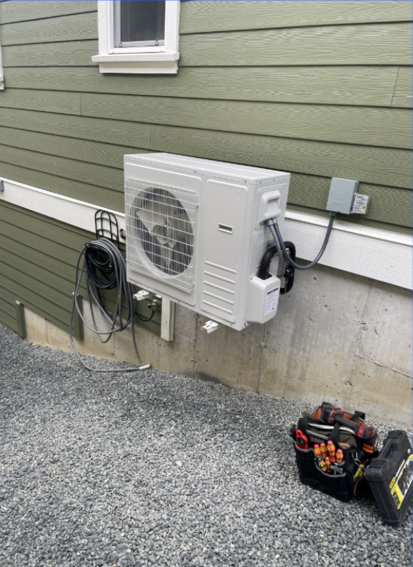 Professional digital HVAC manifold gauges and copper piping for precise refrigeration troubleshooting.