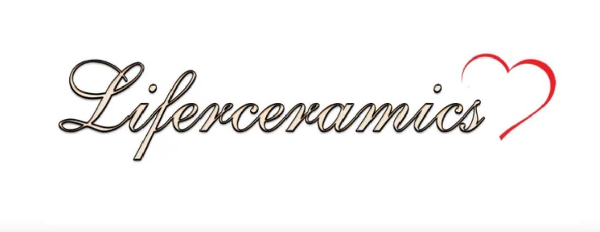 Un logo per lifeceramics con un cuore al centro.