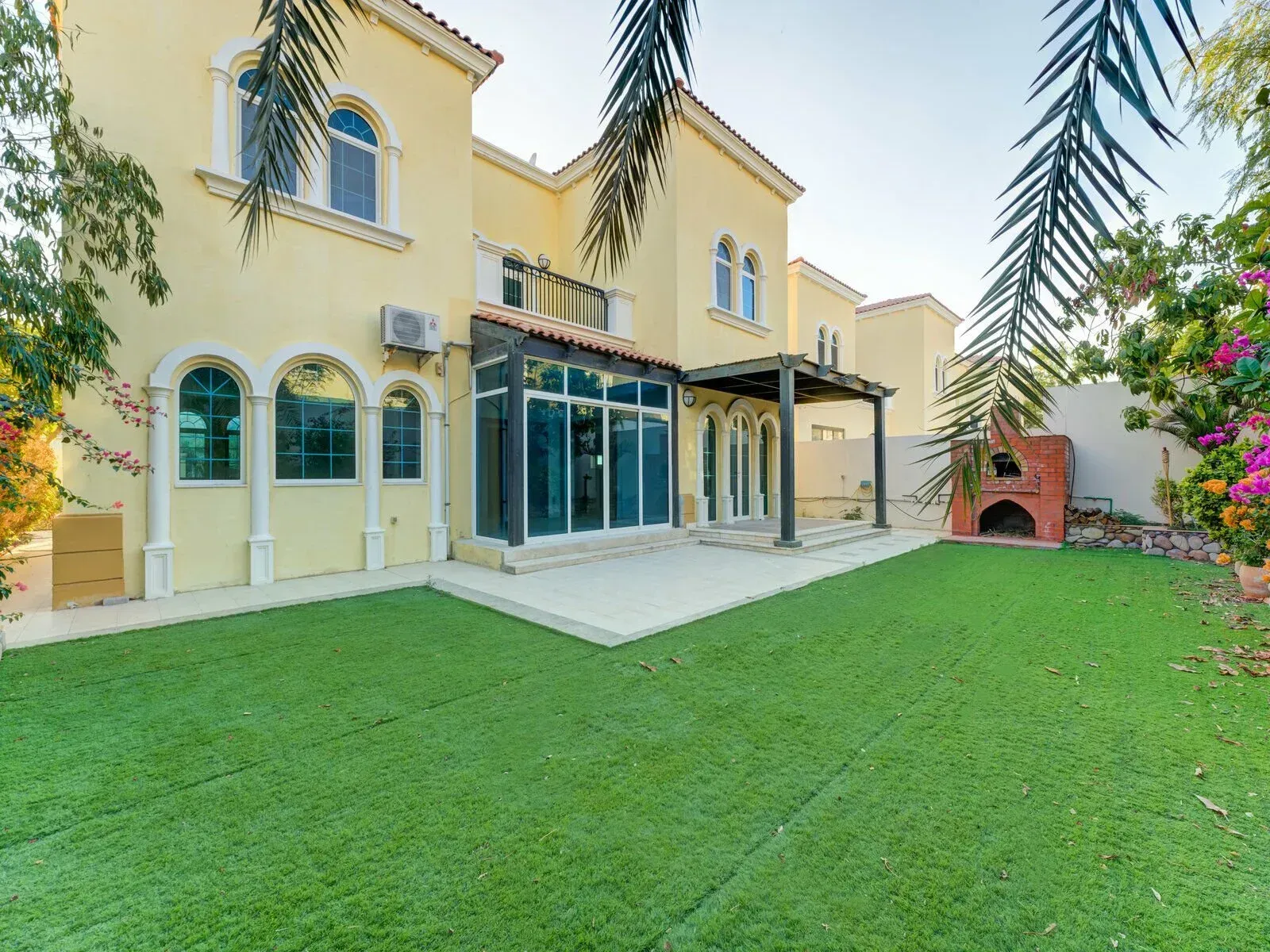 Jumeirah Park villa in Dubai before full renovation by Concept Art Decor