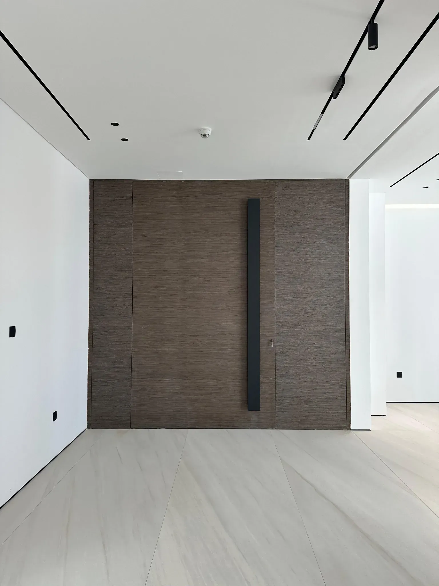 floor-to-ceiling-maindoor-joinery-dubai
