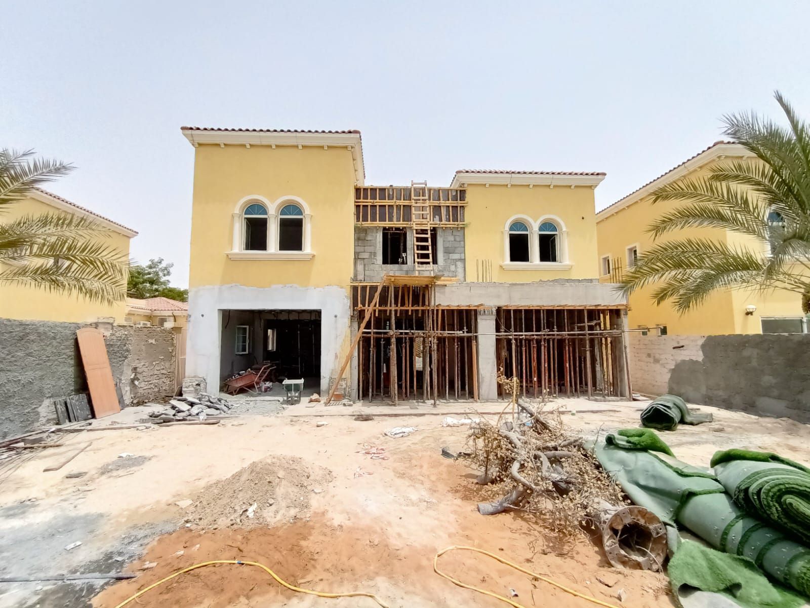 Jumeirah Park villa extension during luxury renovation project in Dubai