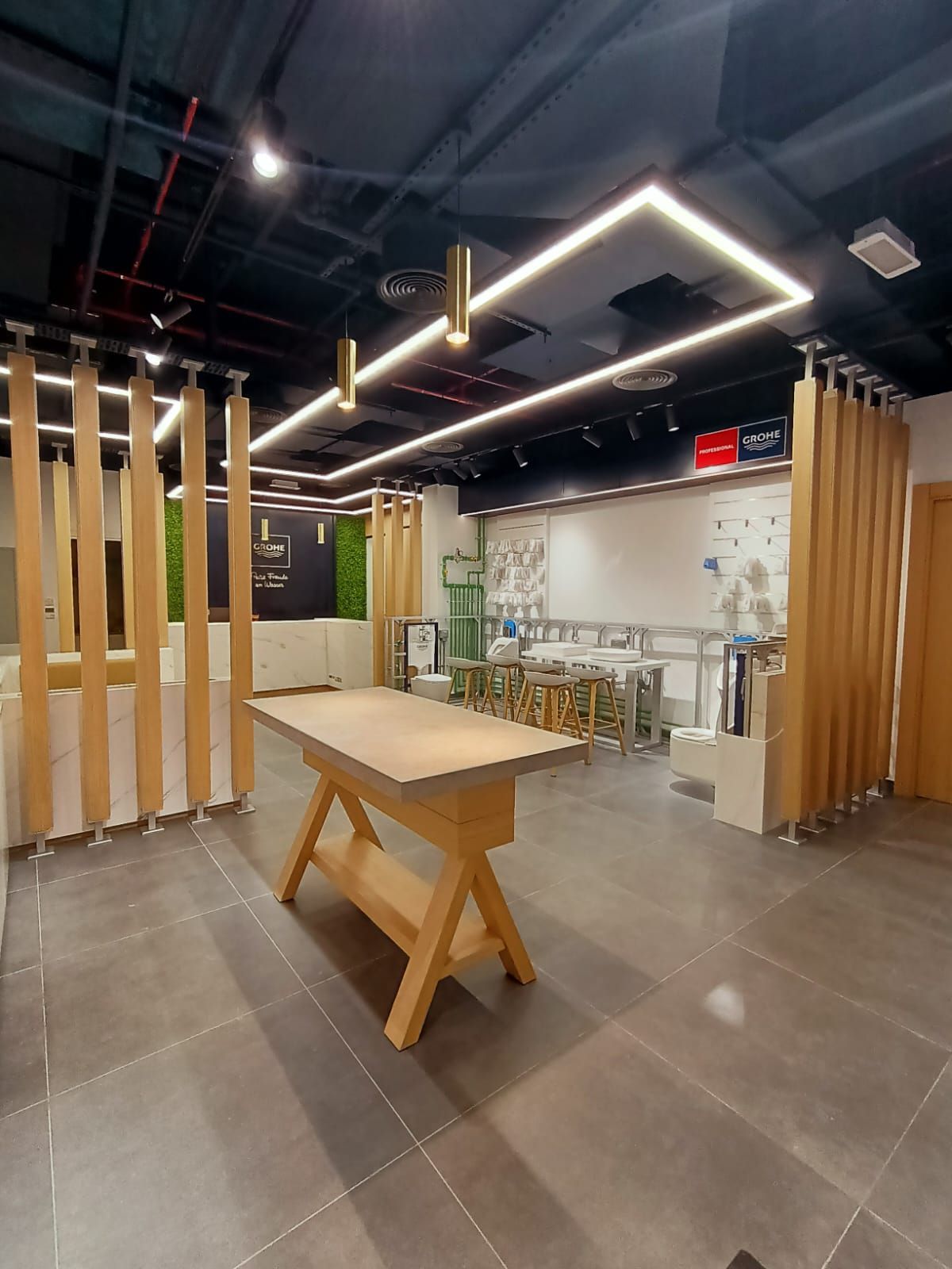 Retail showroom interior Dubai modern commercial space fit-out with display zones