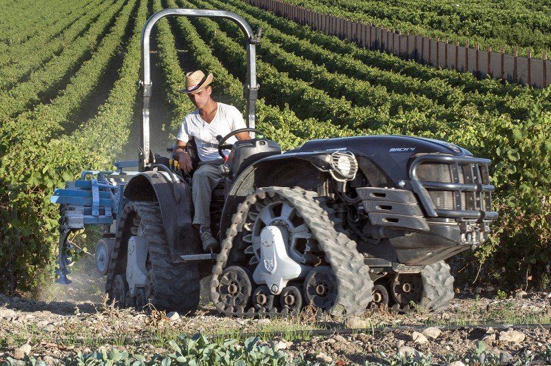 trattore per vigneti