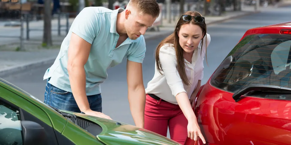 Man and woman discussing car accident — Waipahu, HI — Westside Fender/Body & Refinishing