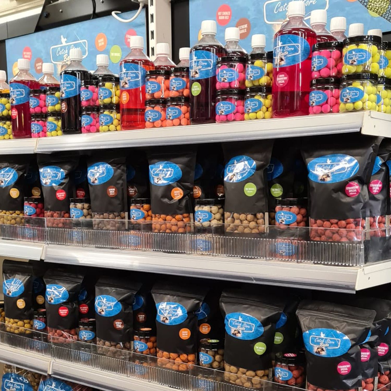 Vibe Creative reclamebureau Zeeuws-Vlaanderen case Catch Store Hengelsport ontwerp verpakkingsstickers