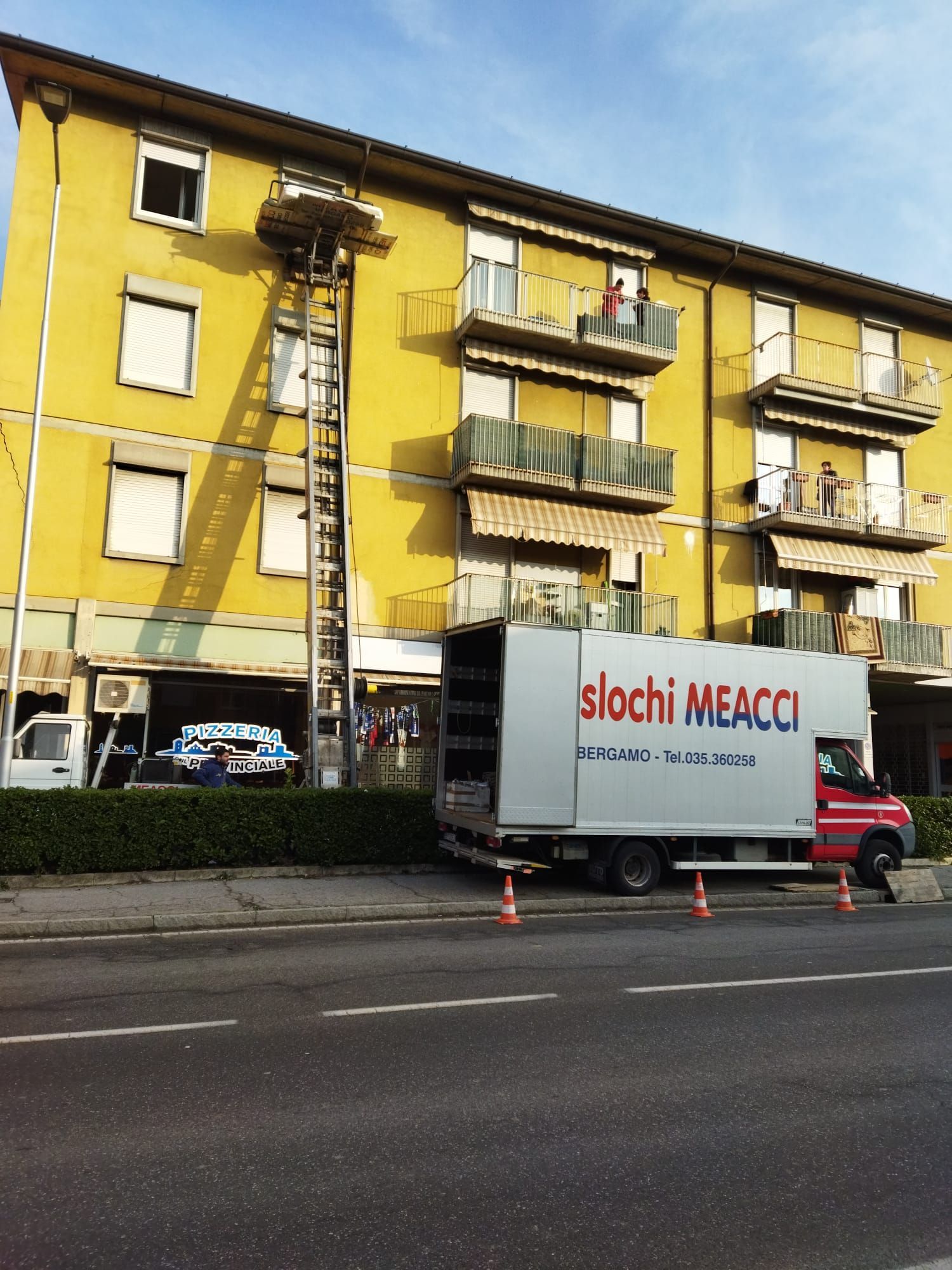 Autogru per traslochi a Bergamo