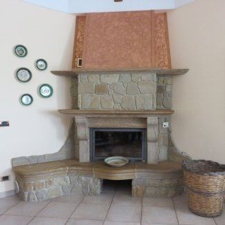caminetto in pietra
