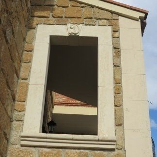 dettaglio di una finestra restaurata
