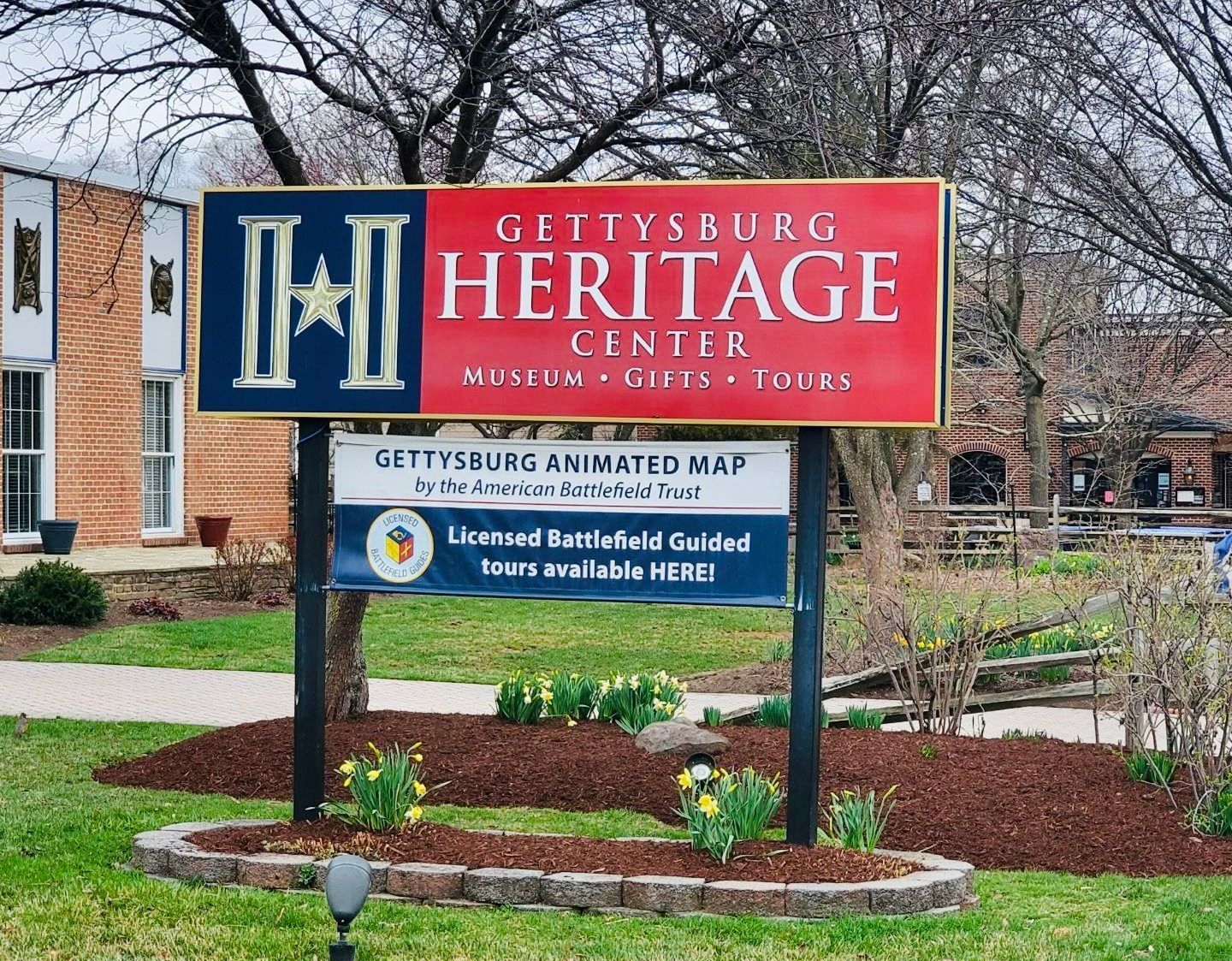 A sign for the gettsburg heritage center