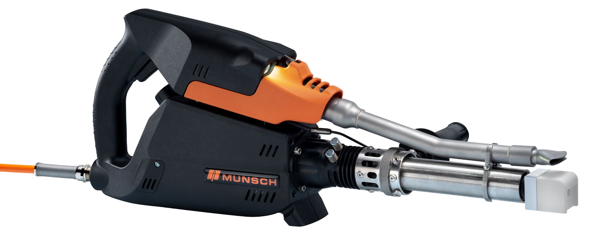 Martillo demoledor eléctrico naranja y negro con accesorio de cincel sobre un fondo blanco.