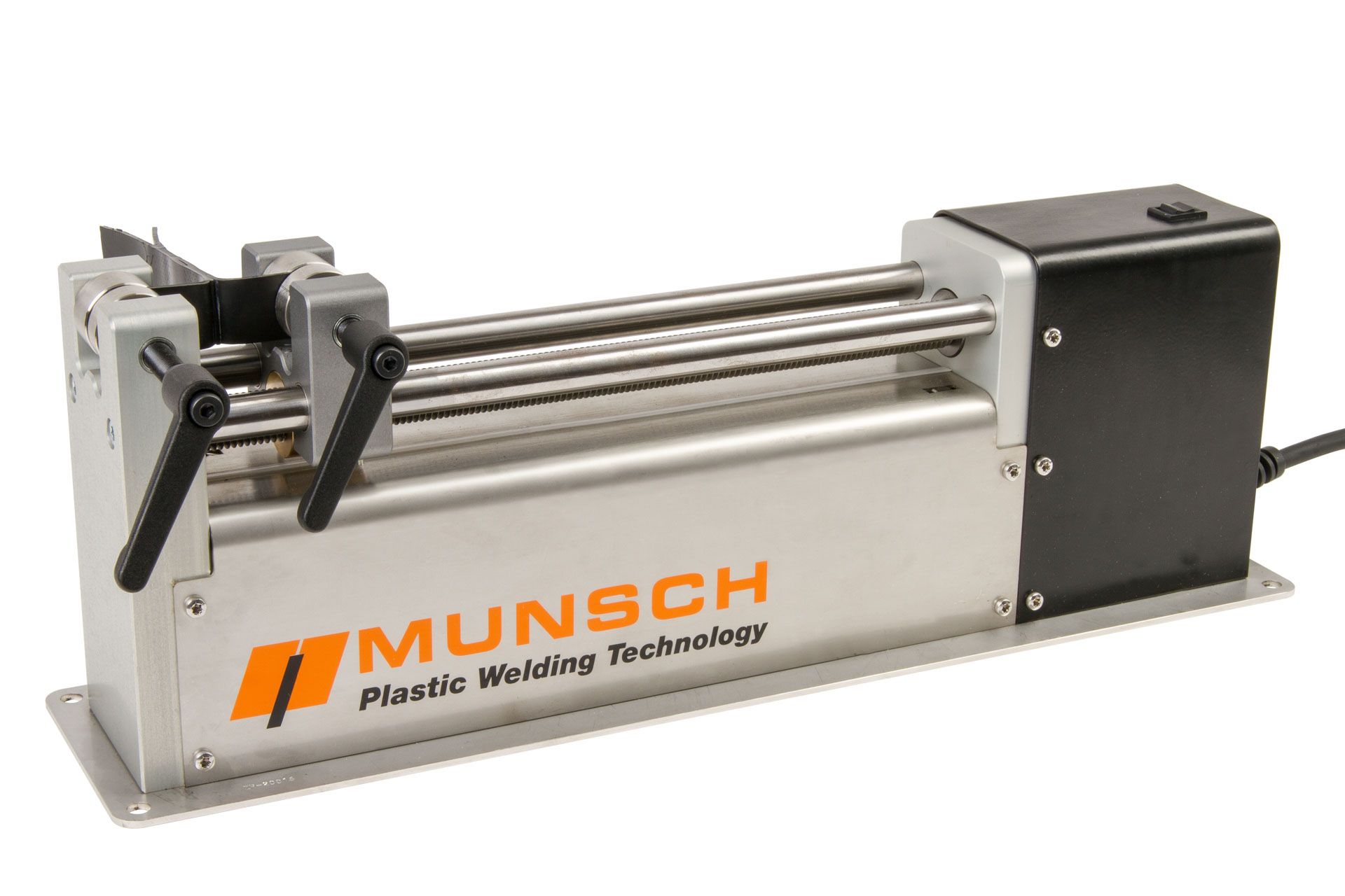 Máquina industrial con rodillos metálicos y carcasa negra, de la marca Munsch sobre una base blanca.
