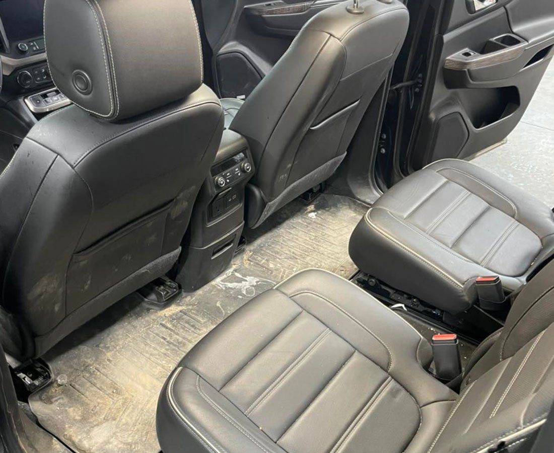 The rear seats of a car are dirty and dirty