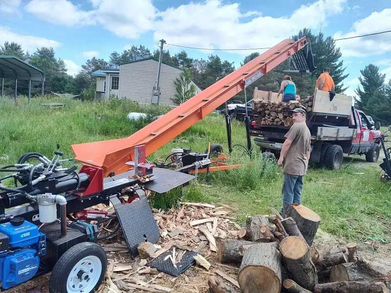  log splitter conveyor with workers loading firewood 1