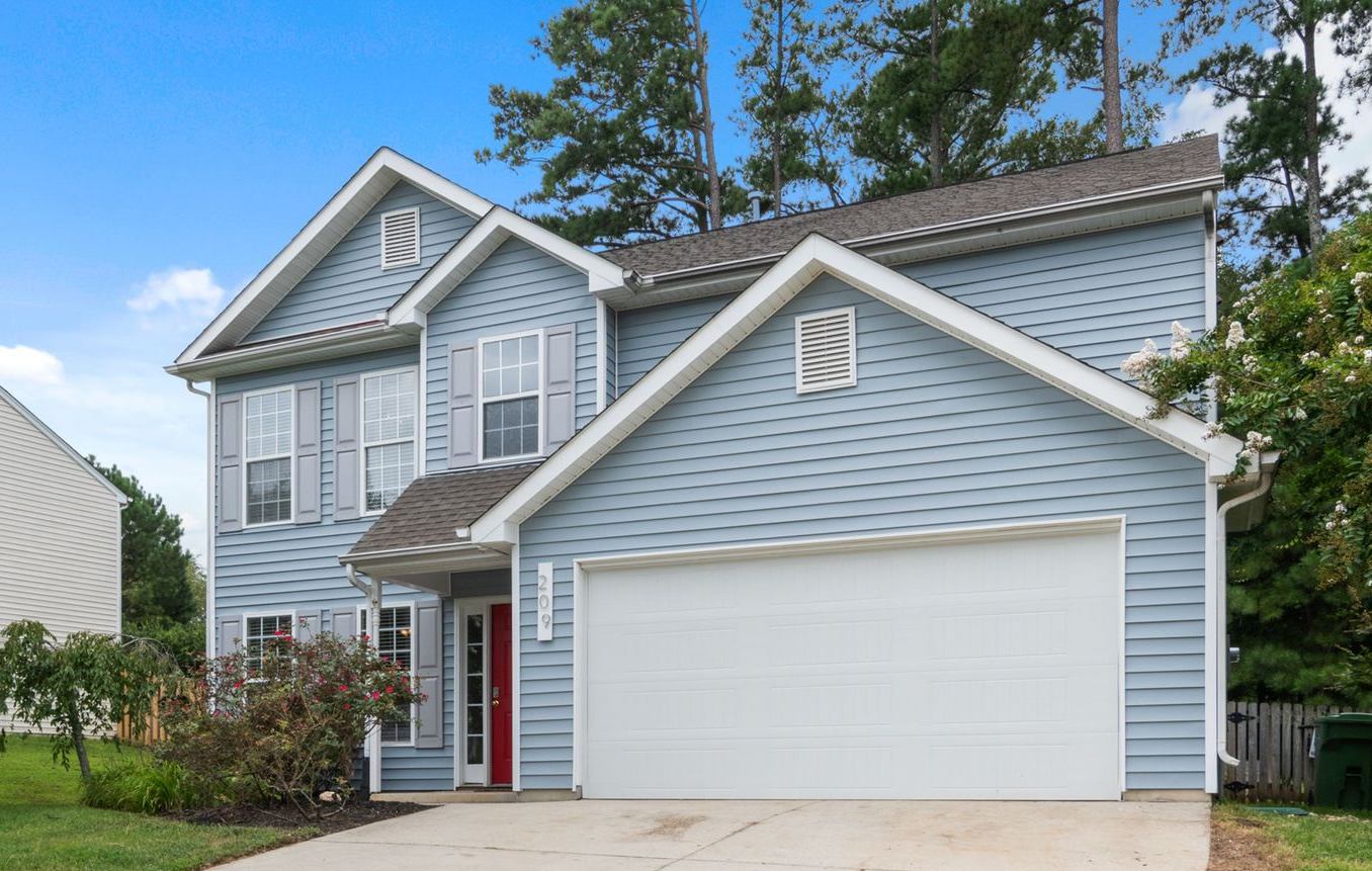 Local Home With Vinyl Siding in Plymouth, MA
