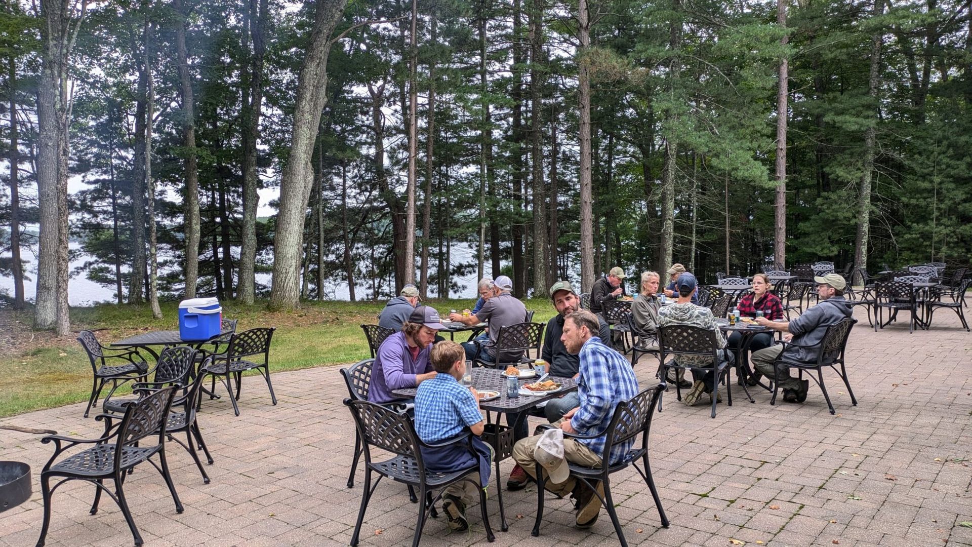 Photo of Guild Gathering attendees eating dinner outside on the Kemp patio
