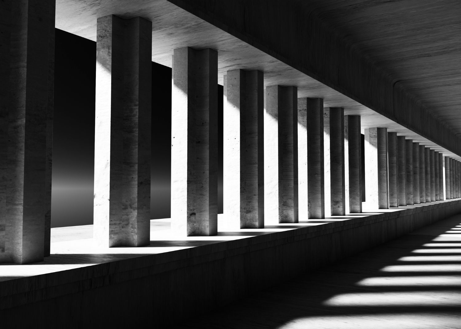 Eine rhythmische Perspektivansicht einer Reihe von Betonsäulen, die lange, dunkle Schatten auf einen Boden werfen.
