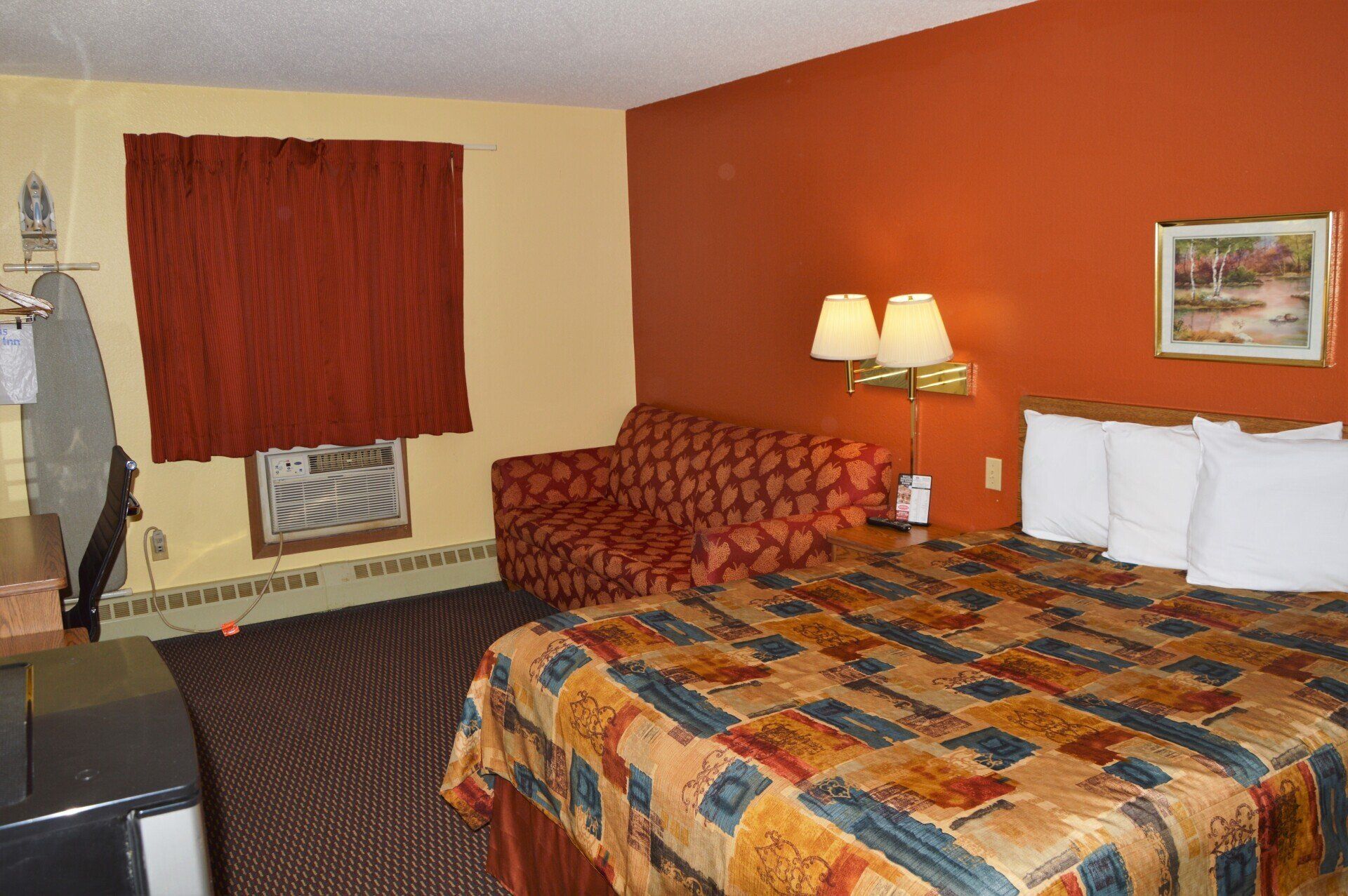 1 Queen Bedroom