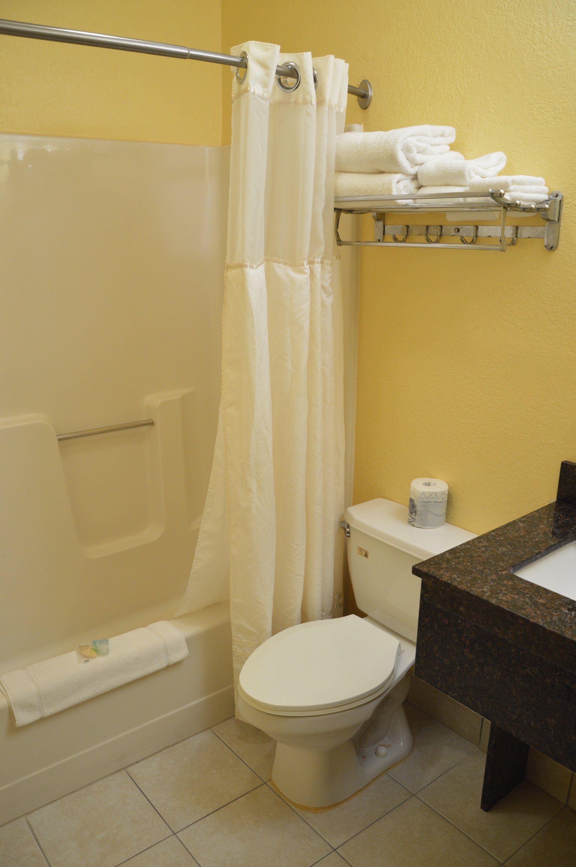 2 Queen Bed Bathroom