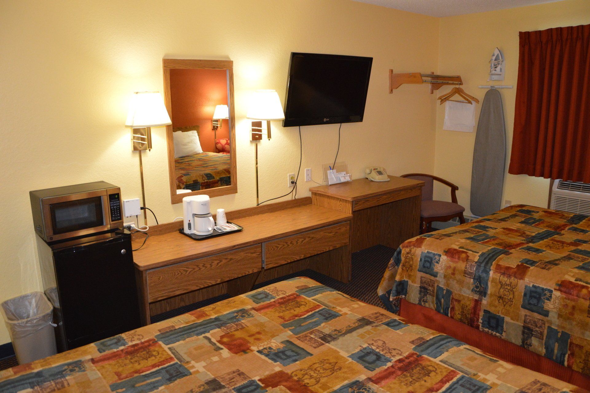 2 Queen Bed Side View