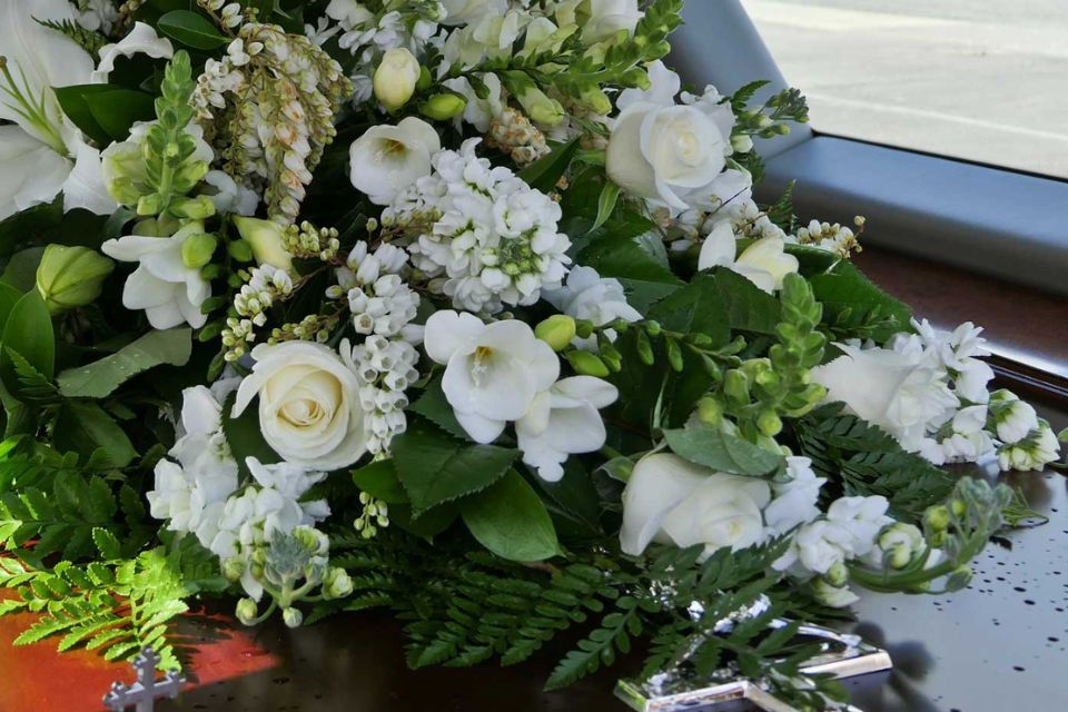 decorazioni floreali per funerali