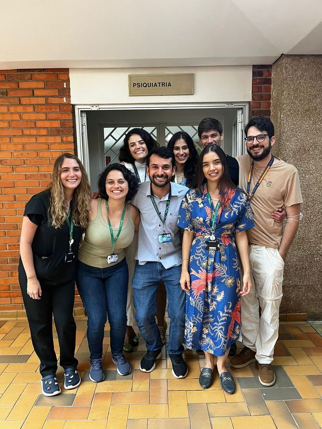 Liliane Smaniotto com colegas de residência