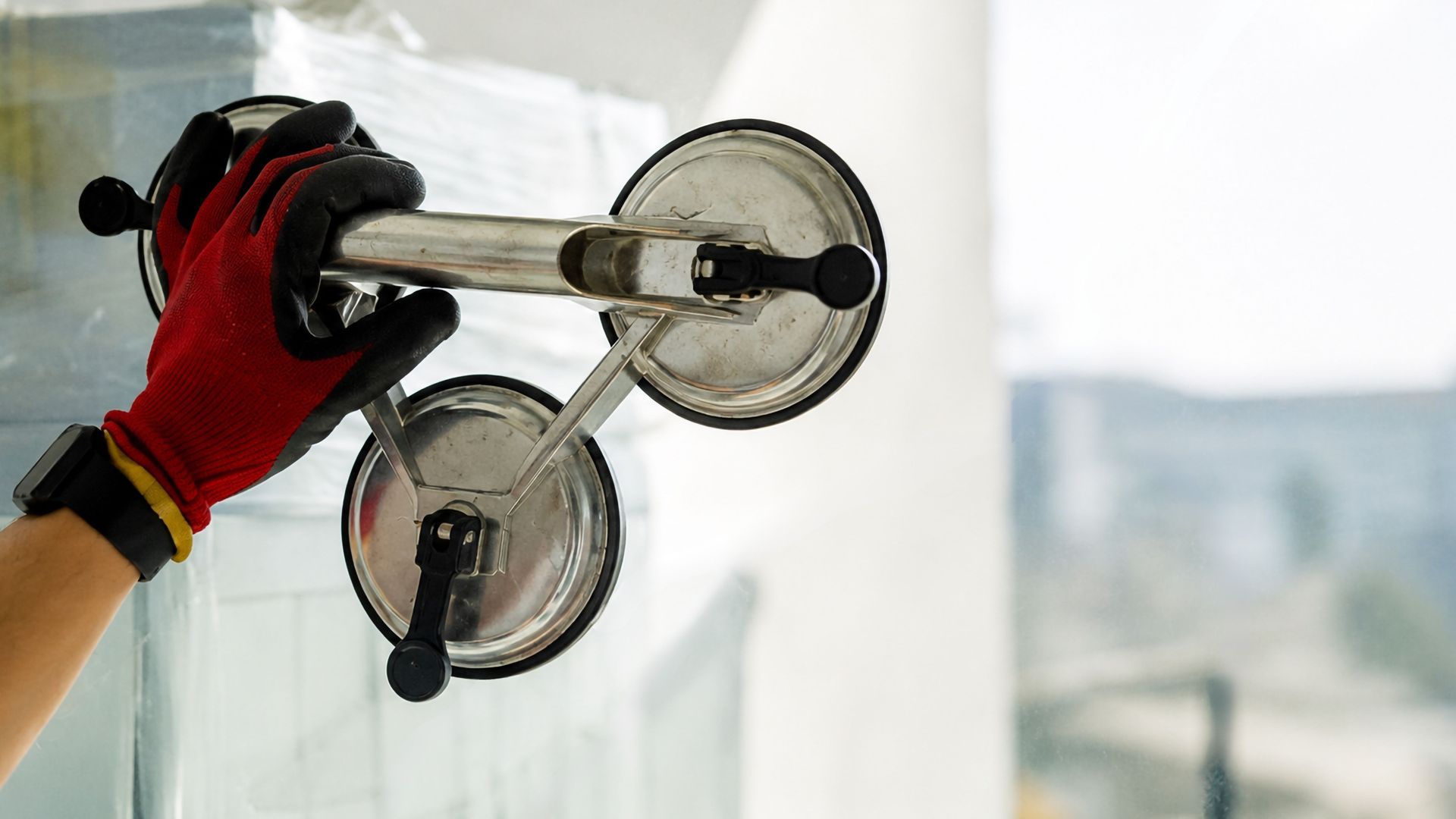Glazing technology is coming along in leaps and bounds. Find out how suction lifters and glazing 