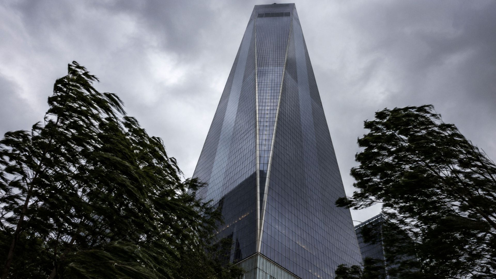 Learn the key considerations with regard to wind load on glass, including how to calculate wind load