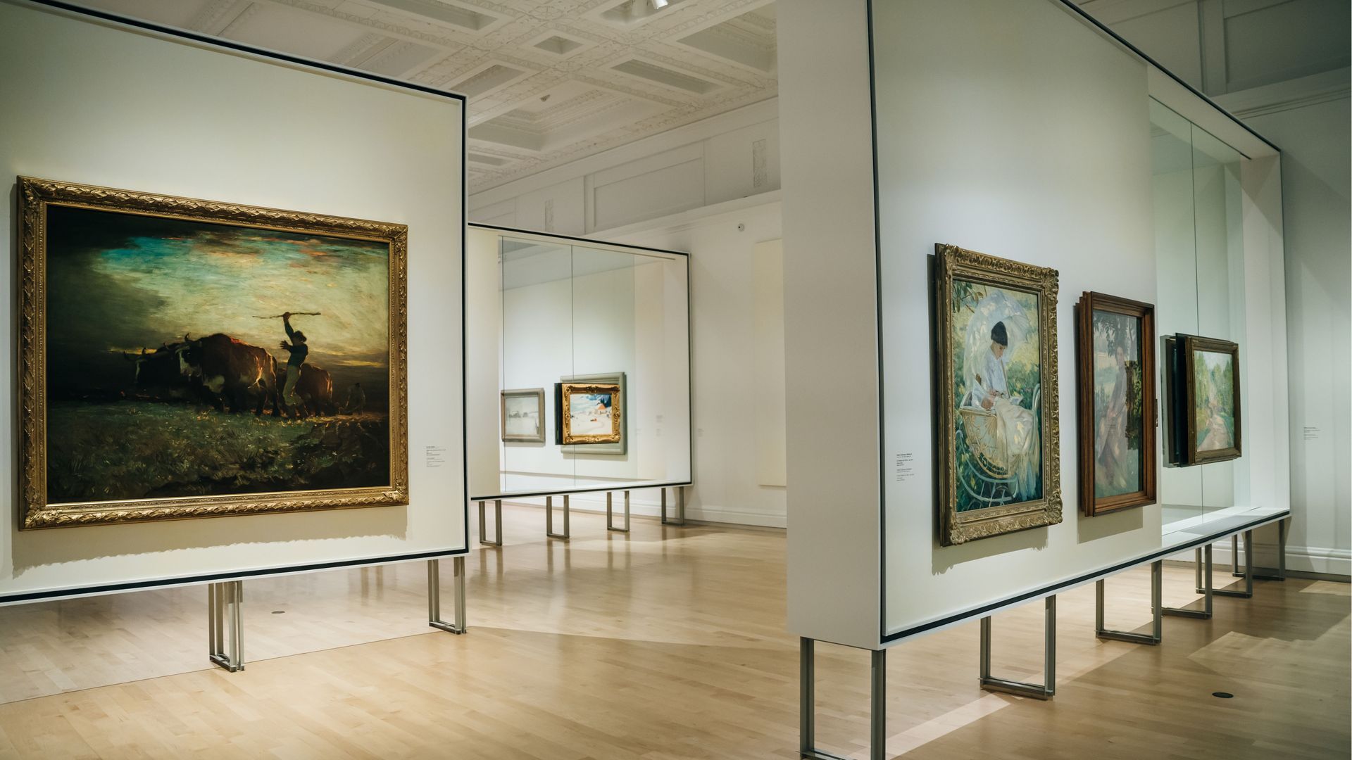 What glass products are used in galleries, museums and similar settings? Explore product options