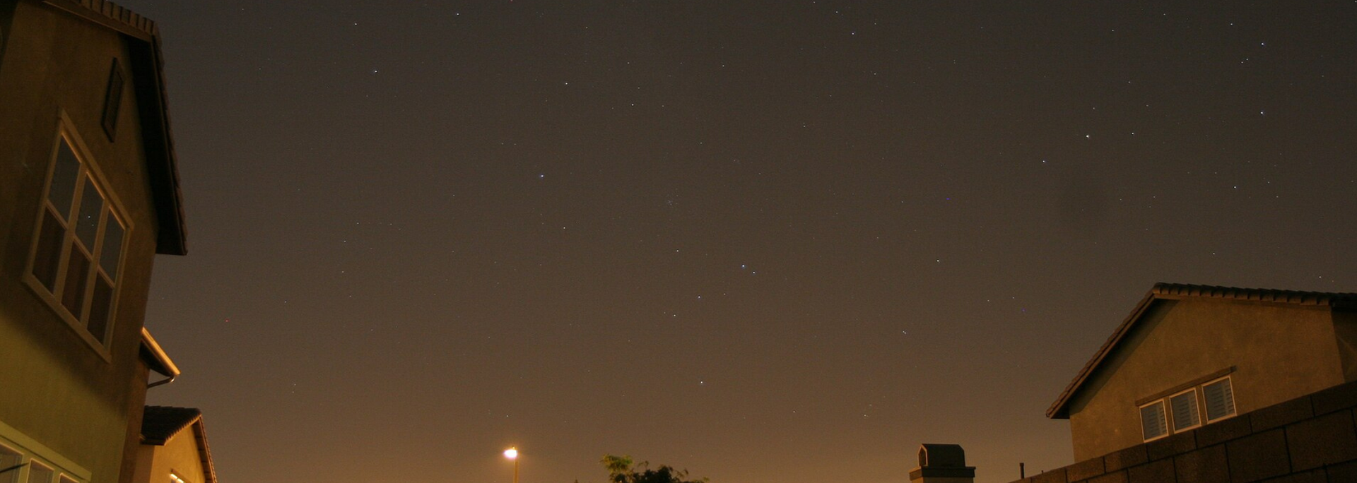 Picture of an urban night sky. 