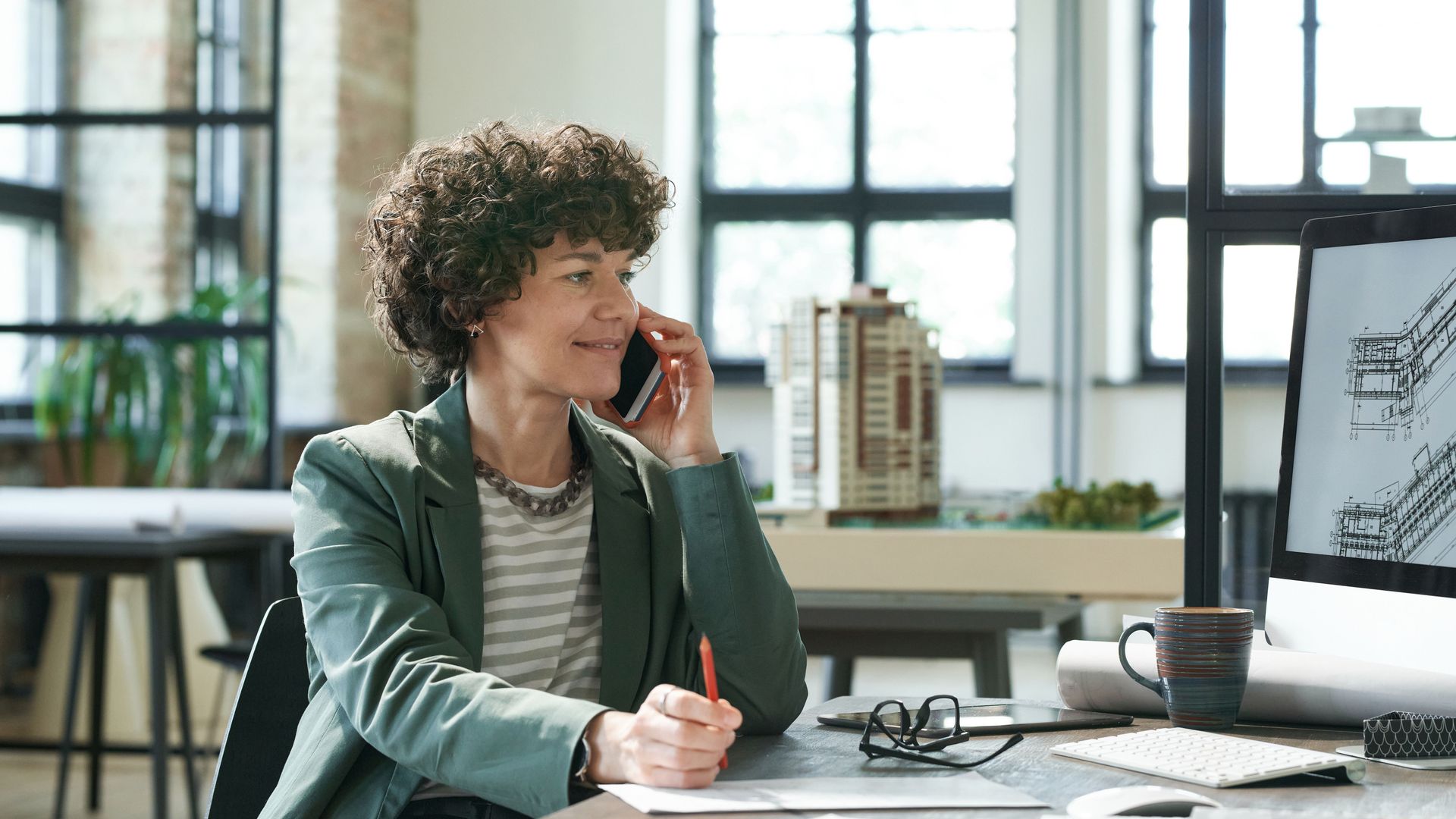 As an architect, which situations call for a glass processor? And when should you pick up the phone?