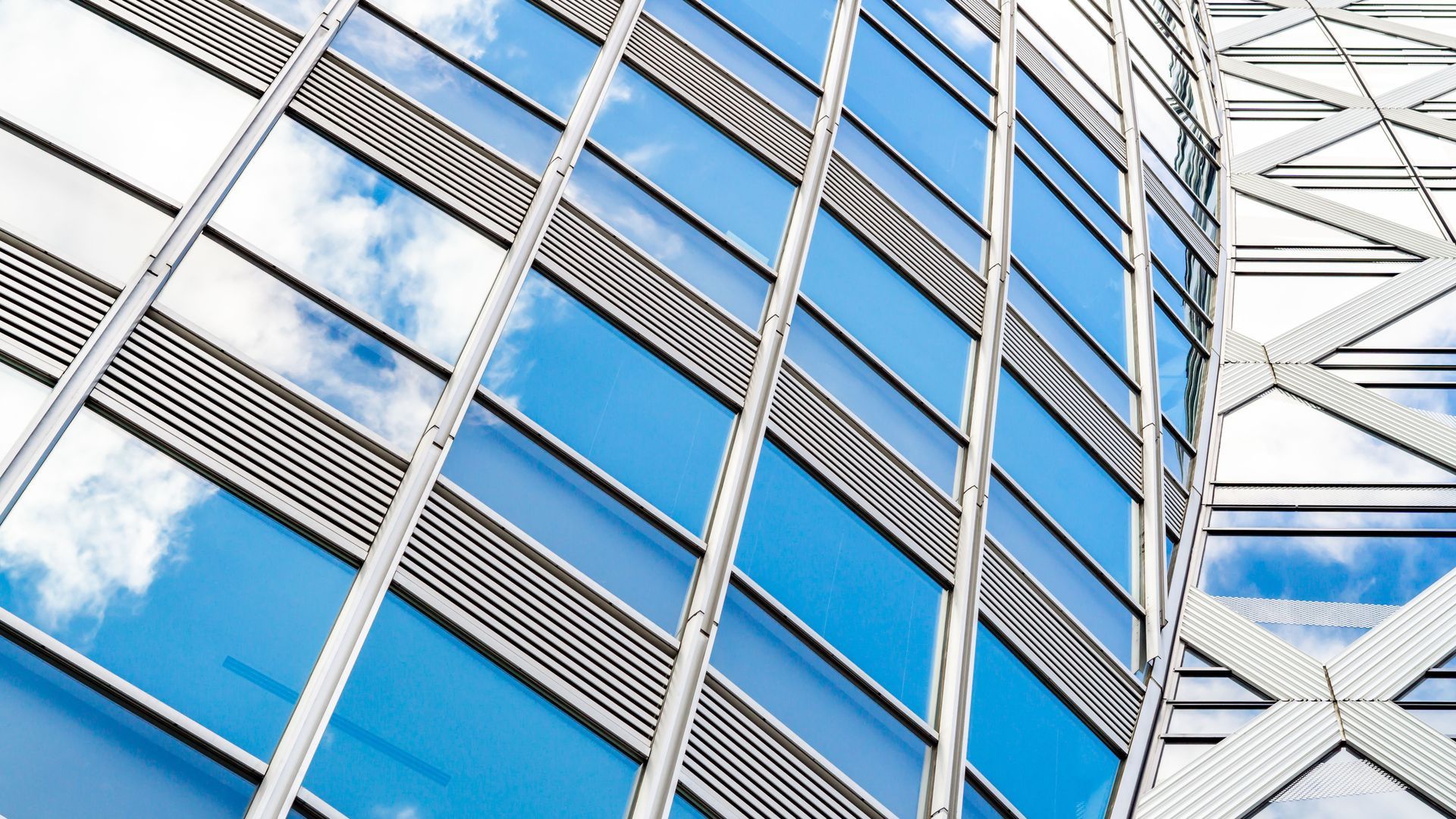 Different types of window glass come in different thicknesses. Learn about the most common thickness