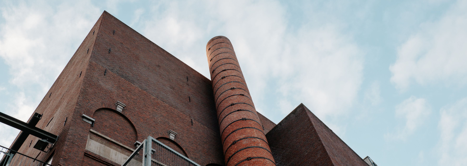 Picture of a factory. 