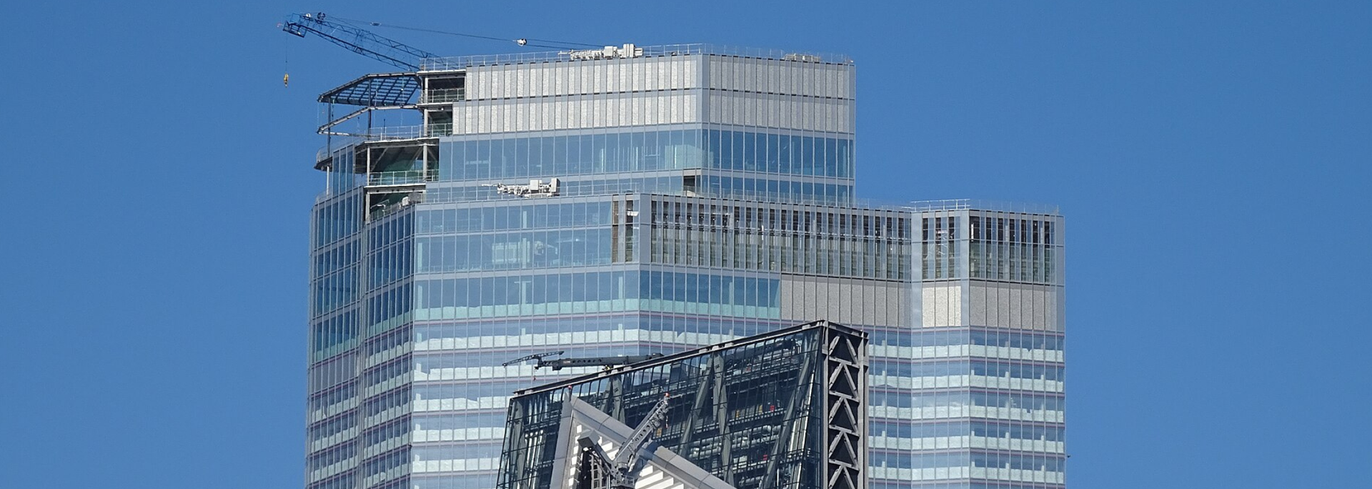 Picture of a tall building.