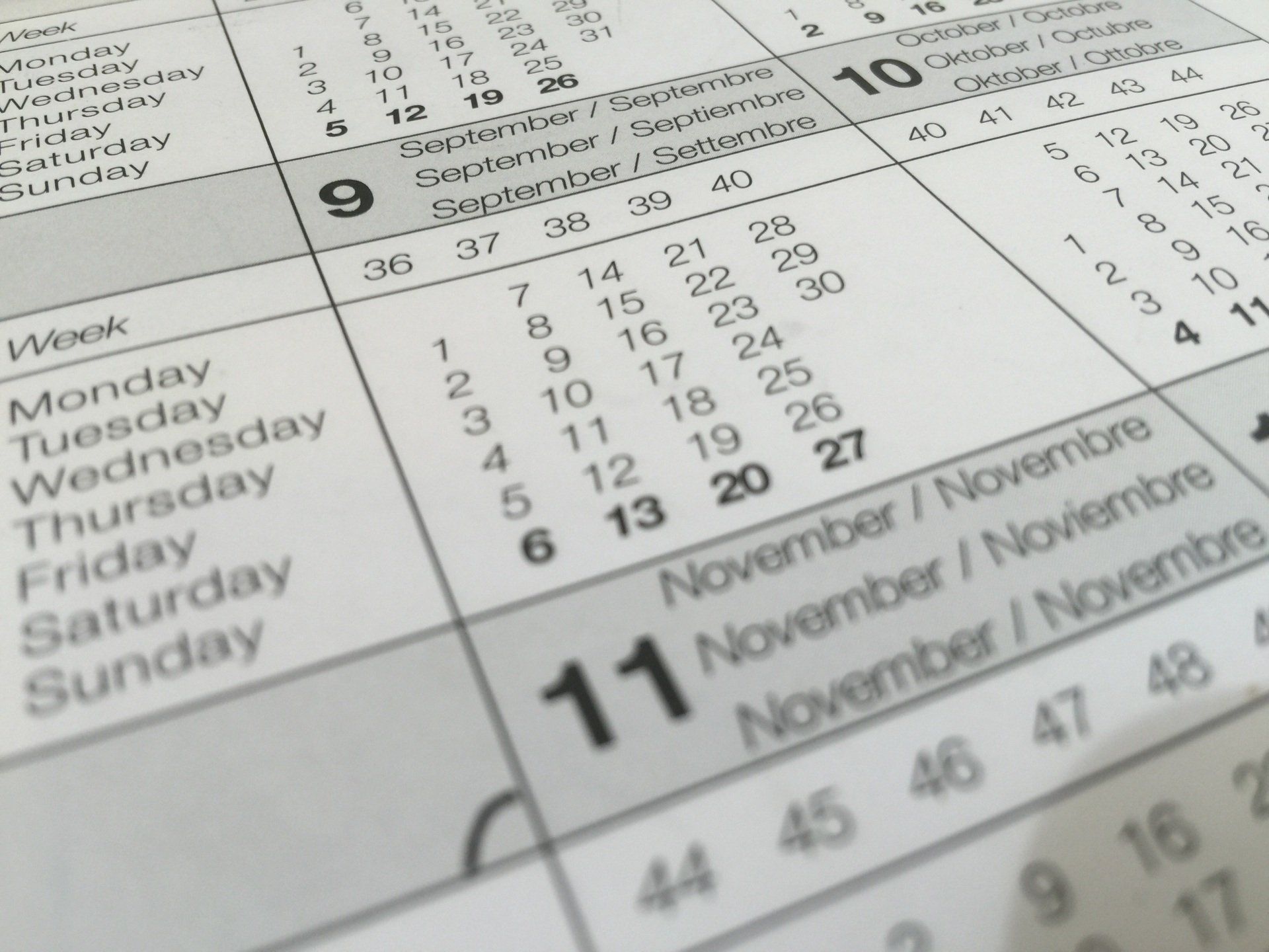 Calendar pages for September and November, showing dates and days of the week in English and another language.