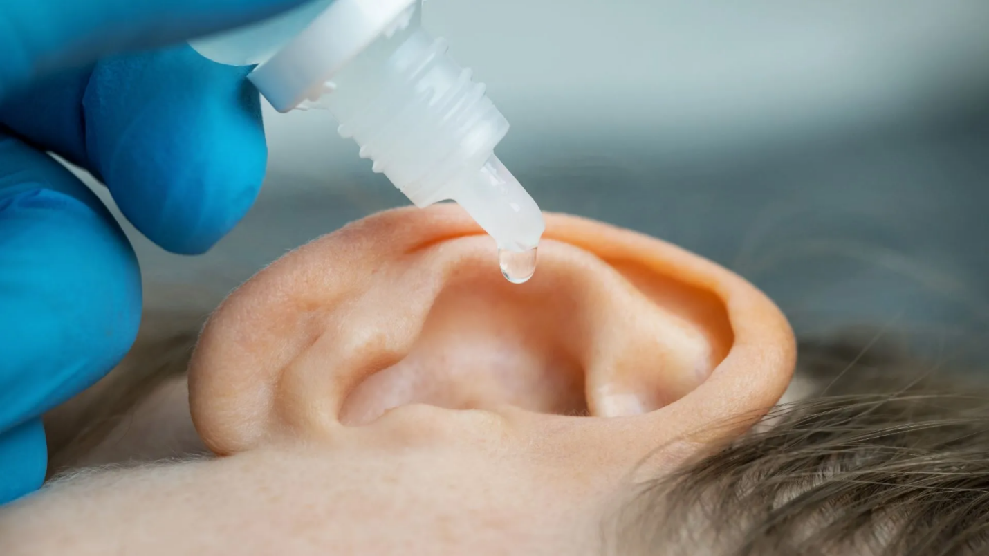 Wax should only be removed when the view is clear. If it isn’t, the safest option is to stop and reassess rather than push on