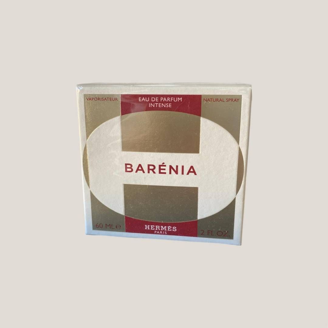 Caja de perfume Barenia con una etiqueta de diseño geométrico en tonos beige, marrón y blanco.