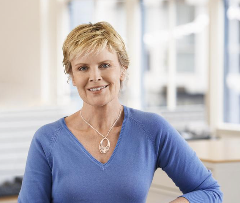 Executive woman applying to fewer jobs for better job search results as suggested by Endeavor Agency