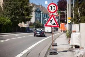 Verkehrsschild Schaden Auto Haftung