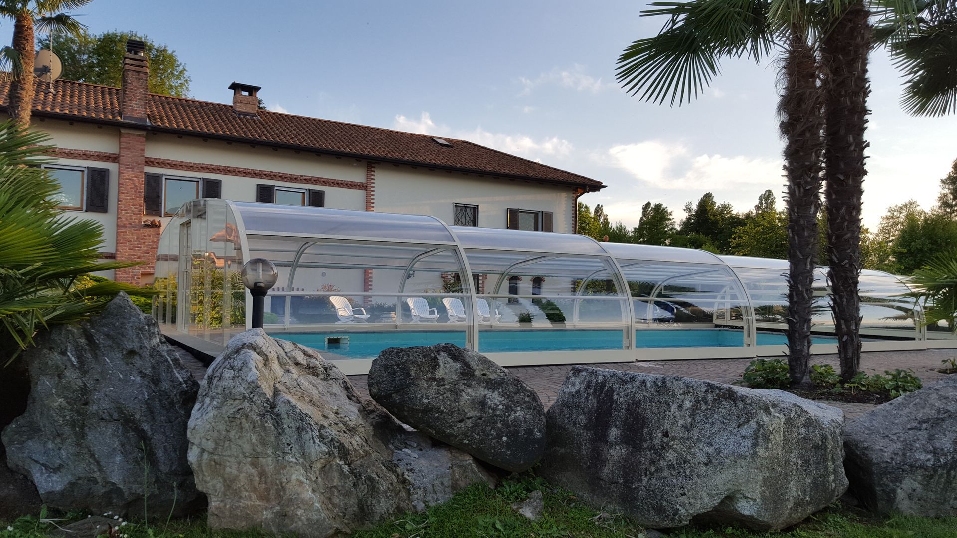 sistemi di copertura piscina: copertura telescopica / tapparella / su misura / calpestabile