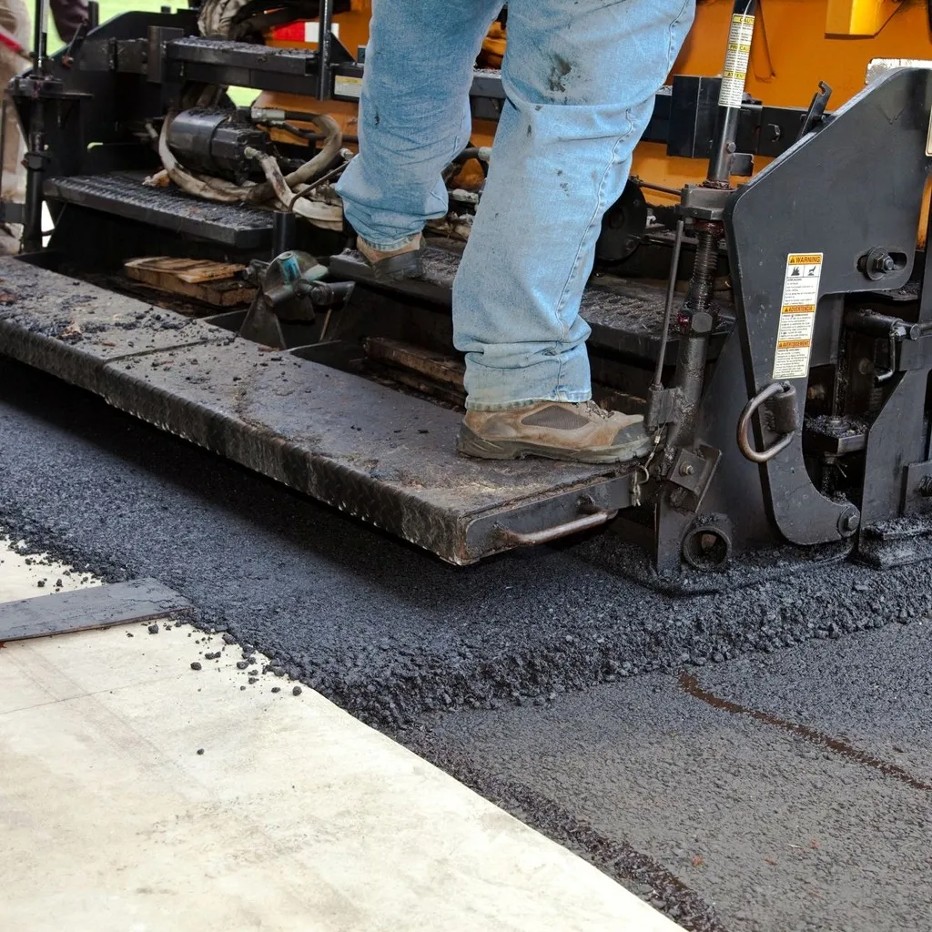 Asphalt paving company, asphalt road, image for Tri State Paving, asphalt contractor, NJ.