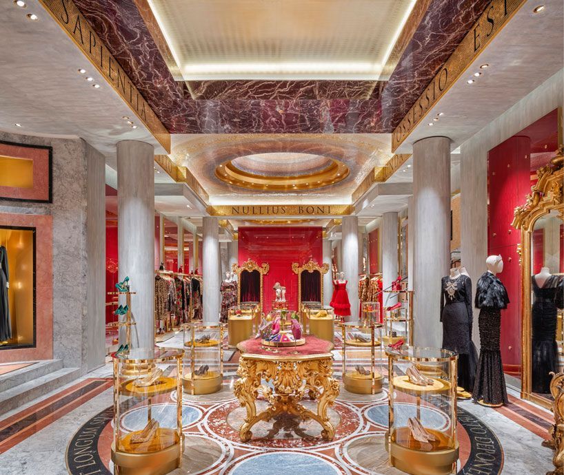 Become a star with Dolce & Gabbana! Enjoy a exclusive make-up and personal shopping experience with your personal shopper.
Discover the clothes that suit you best and and find the best accessories to create your personal style.
Book your dream day now with me!