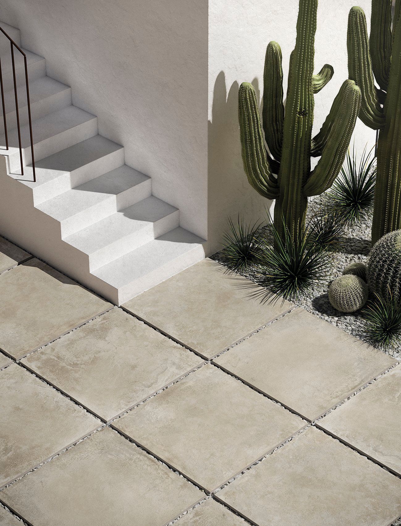 Spazio esterno minimalista con scala in cemento bianco, pavimento in piastrelle di pietra chiara e alti cactus verdi.