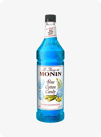 Bouteille de sirop Monin Blue Curaçao bleue avec bouchon noir et étiquette blanche sur fond blanc